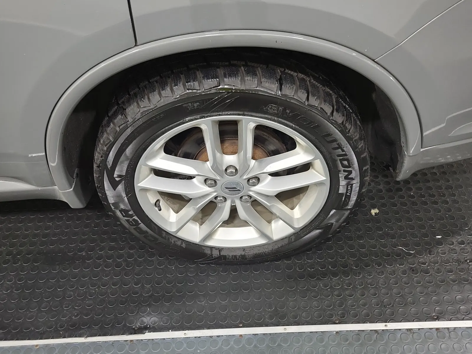 Left Rear Wheel/Tire Photo