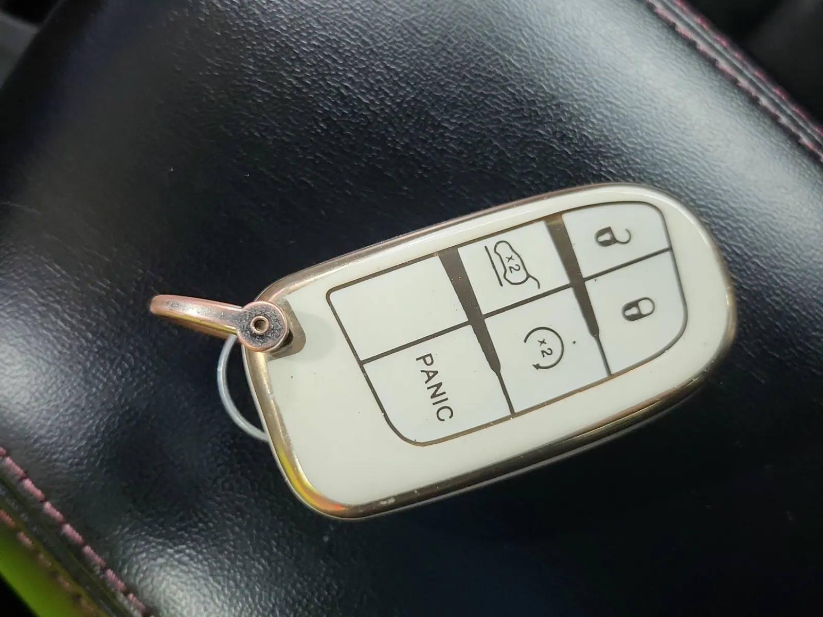 Keys/Fobs/Manual Photo