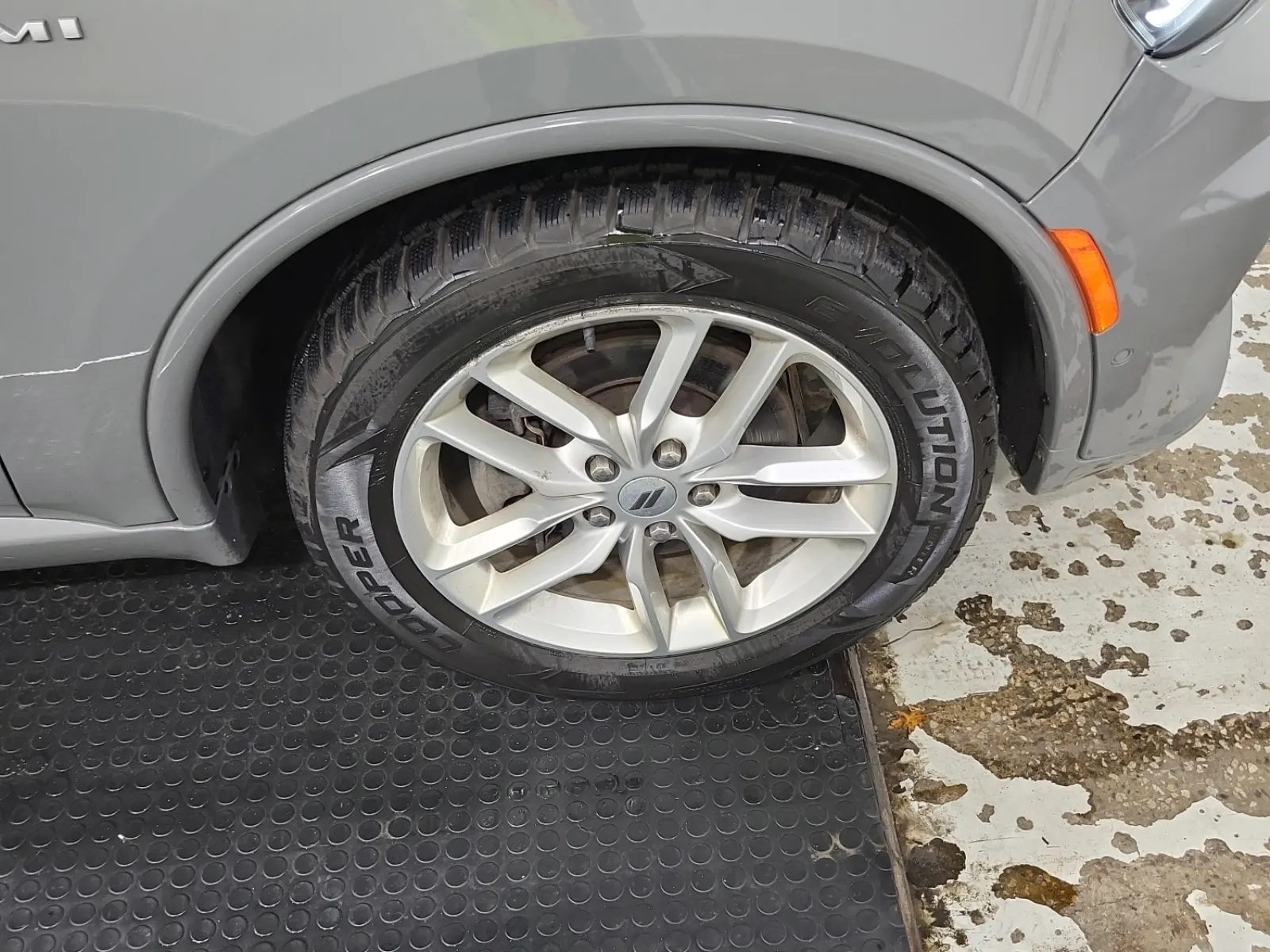 Right Front Wheel/Tire Photo