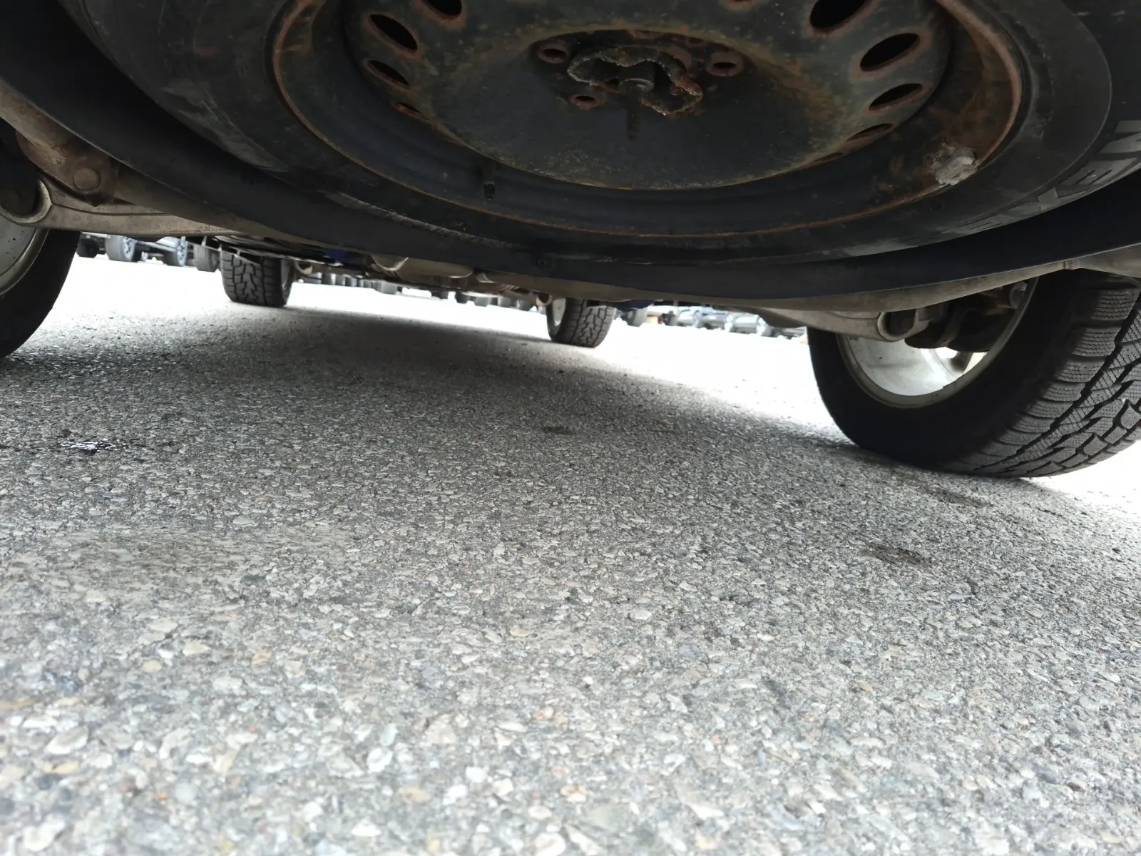 Undercarriage - Rear Photo