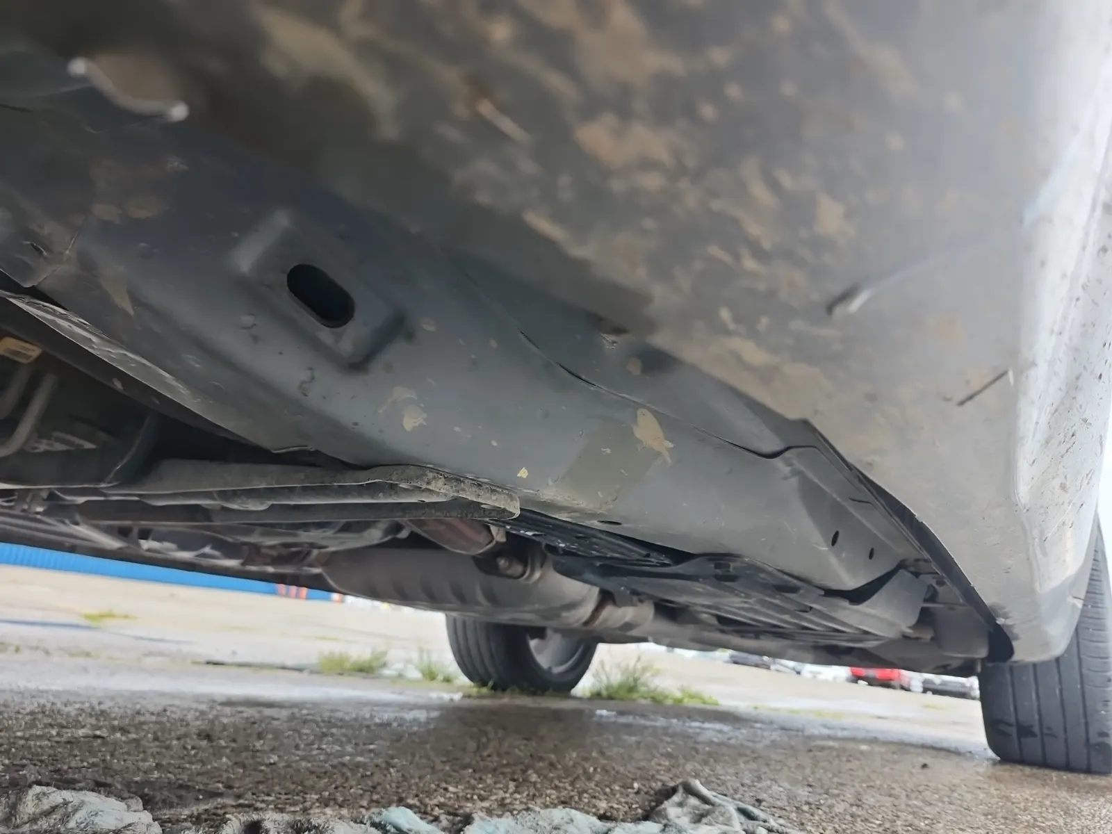 Undercarriage - Driver Photo