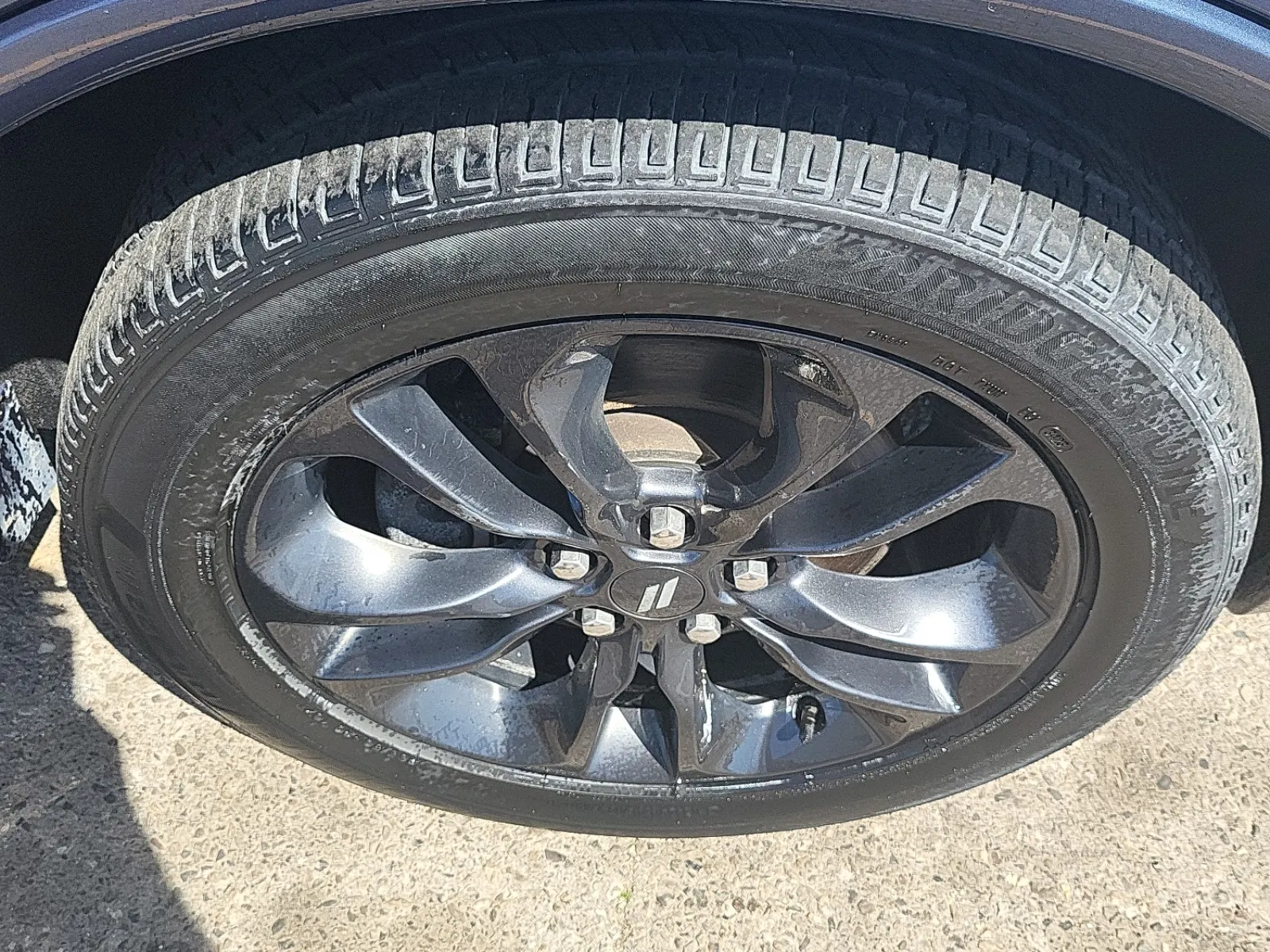 Right Front Wheel/Tire Photo