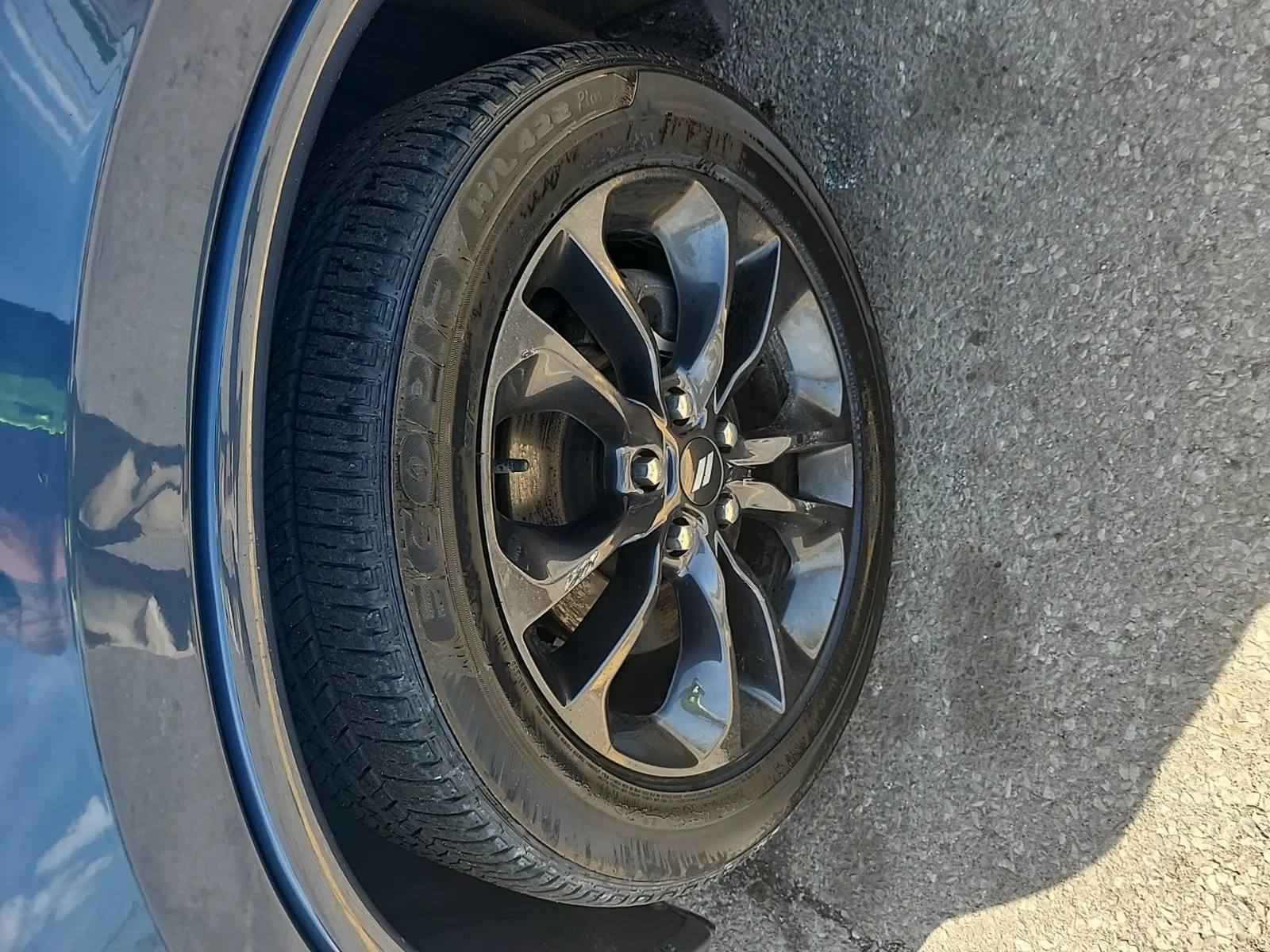 Front driver wheel/tire photo