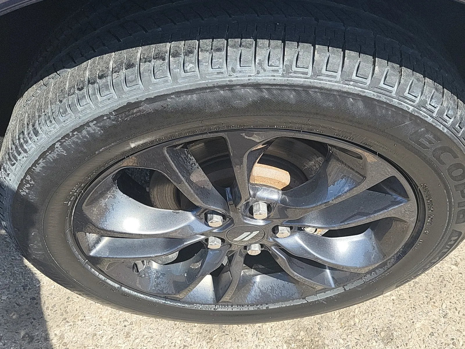 Right Rear Wheel/Tire Photo
