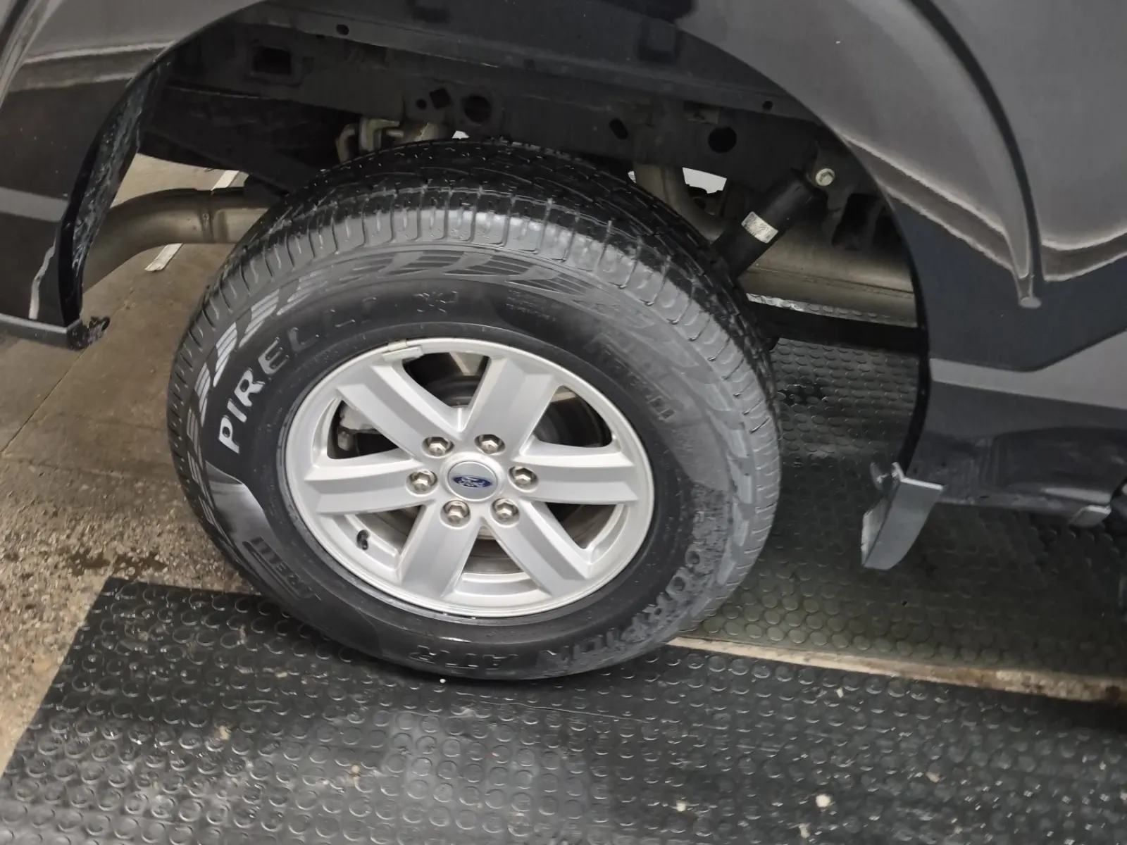 Right Rear Wheel/Tire Photo