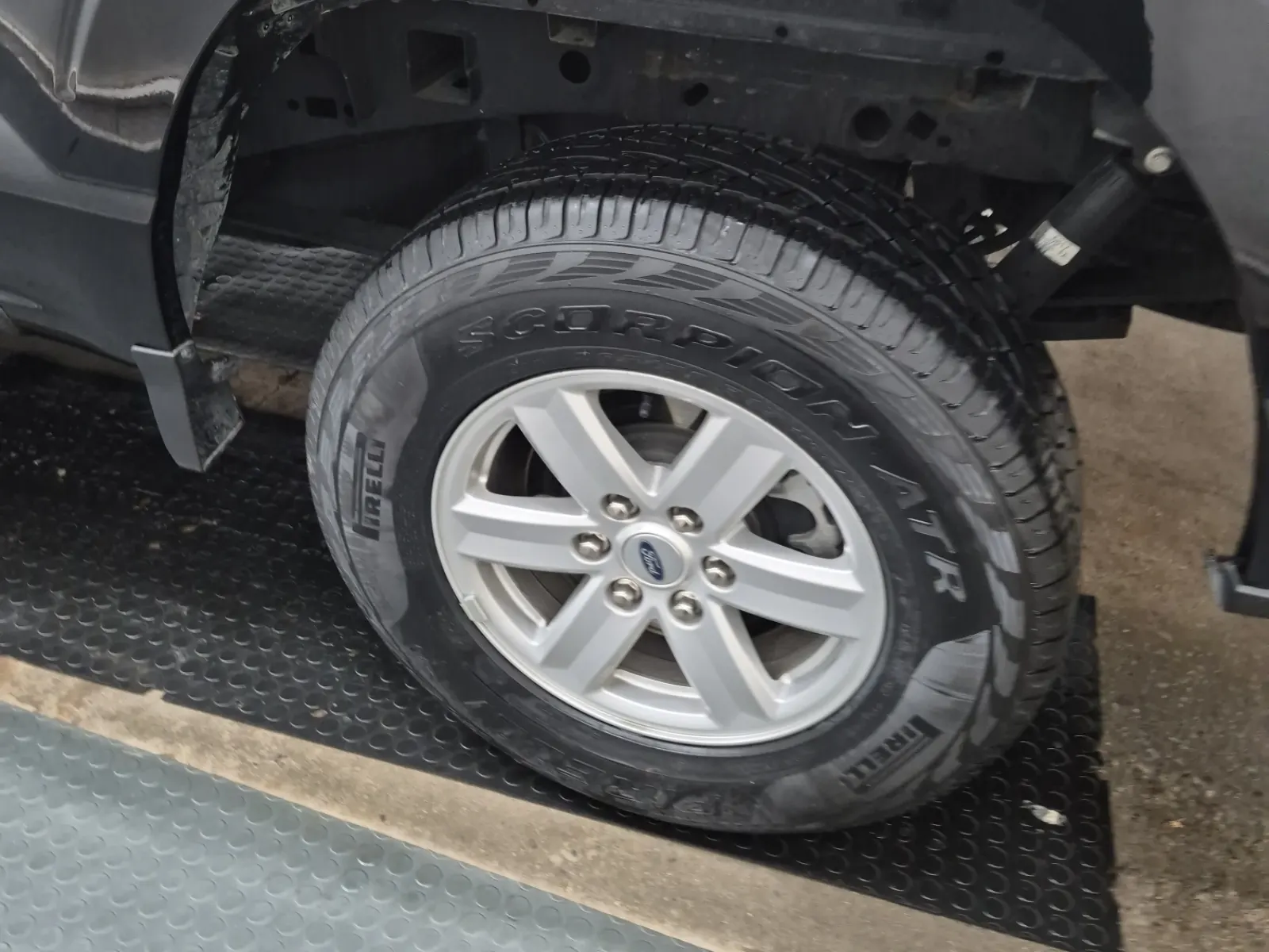 Left Rear Wheel/Tire Photo