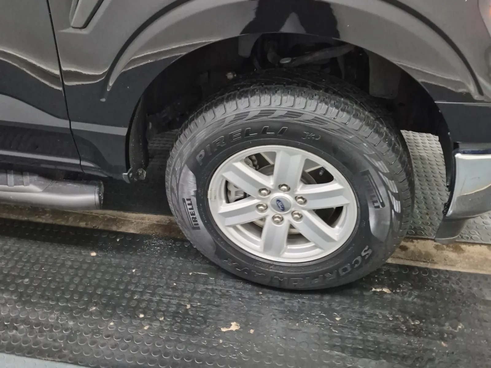Right Front Wheel/Tire Photo