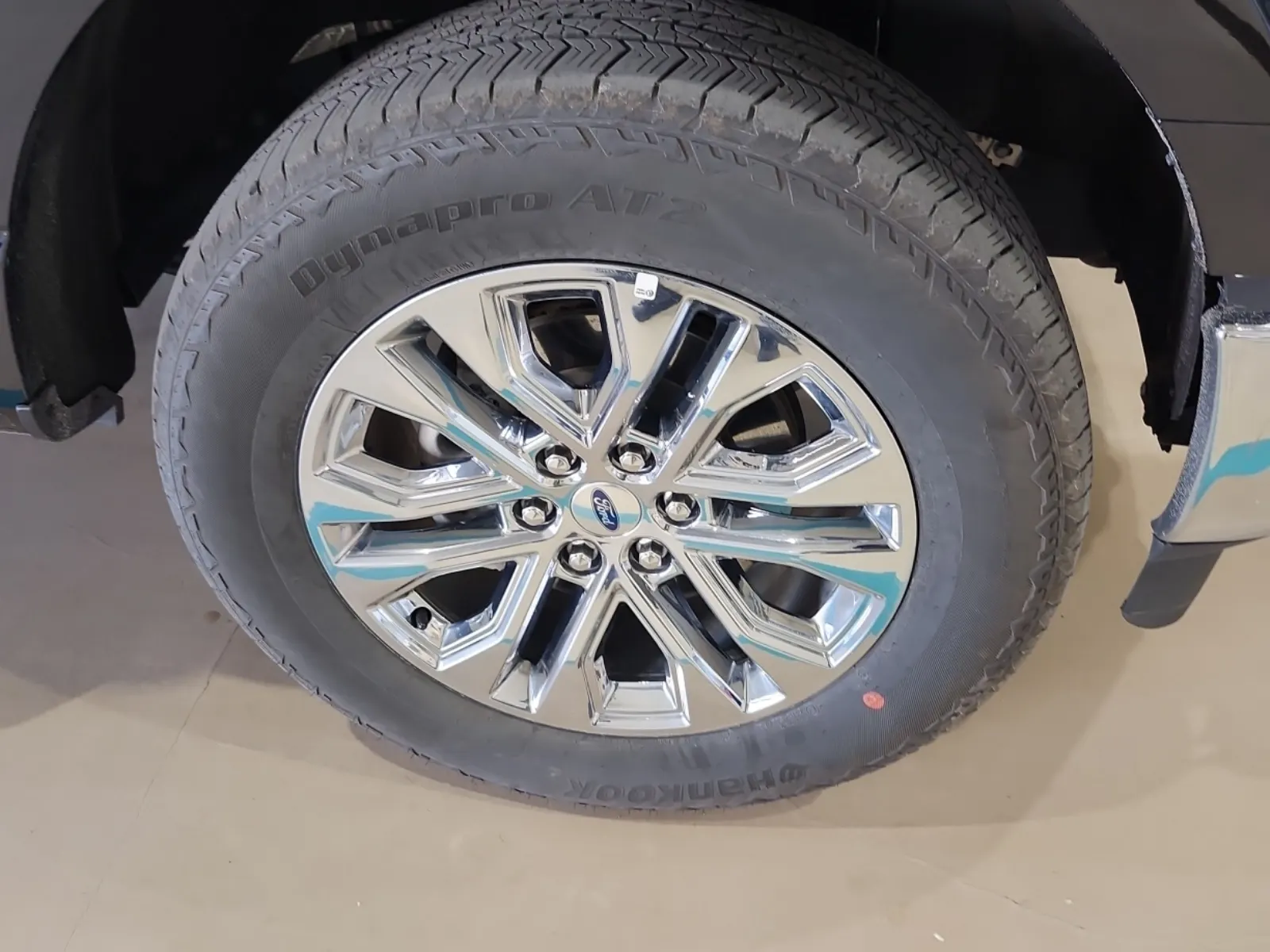 Right Front Wheel/Tire Photo