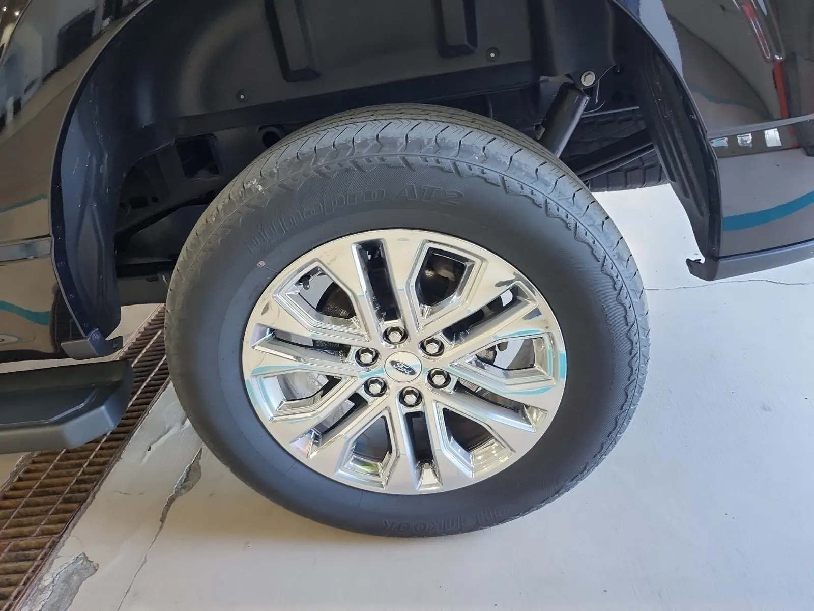 Left Rear Wheel/Tire Photo