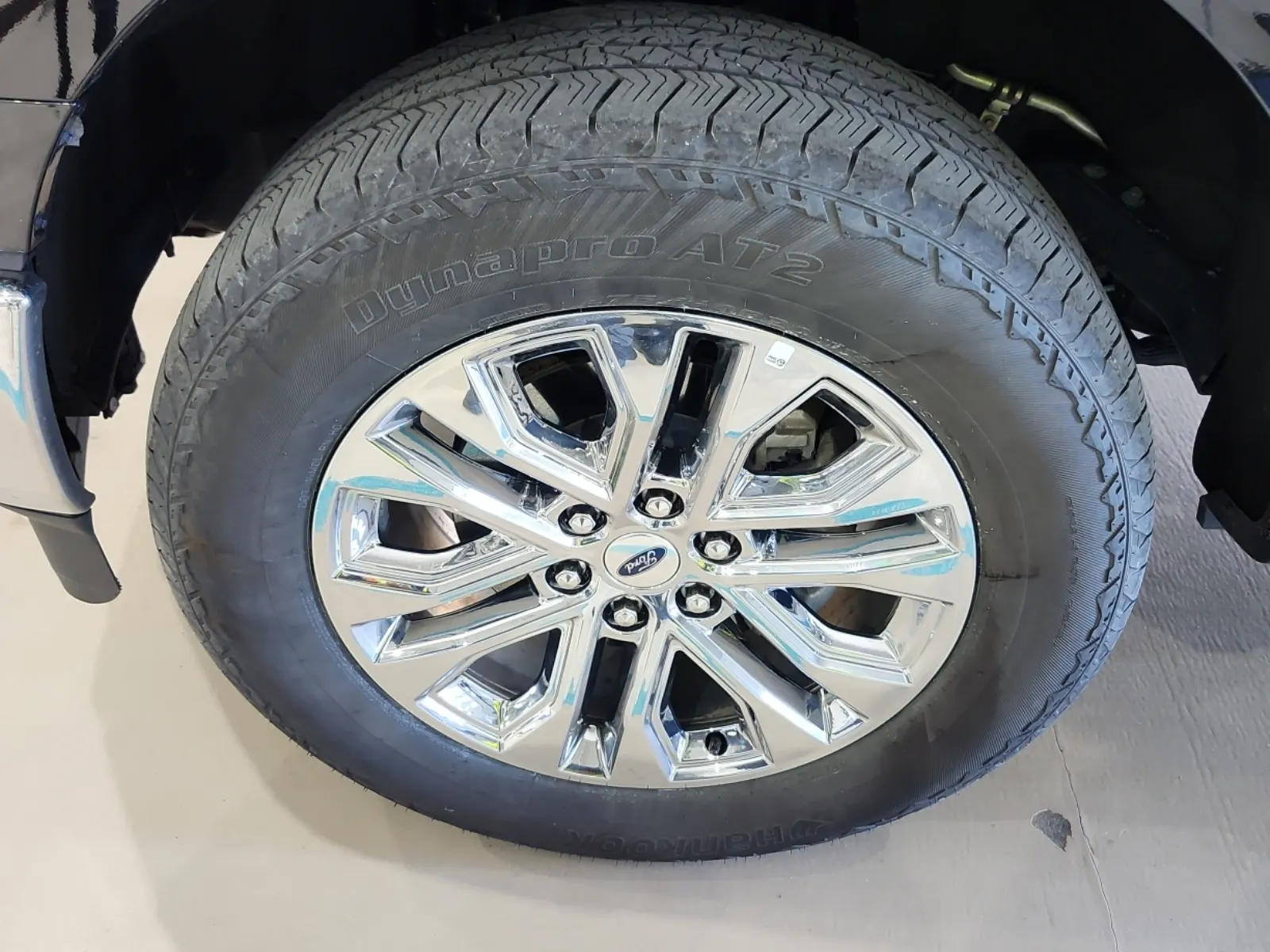Front driver wheel/tire photo