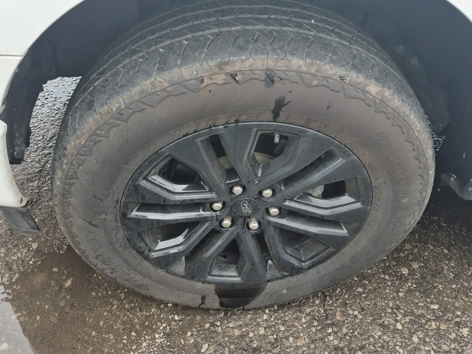 Front driver wheel/tire photo