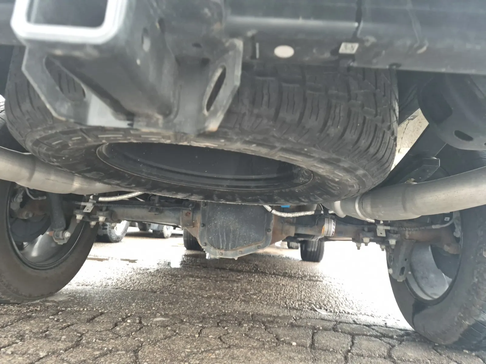 Undercarriage - Rear Photo