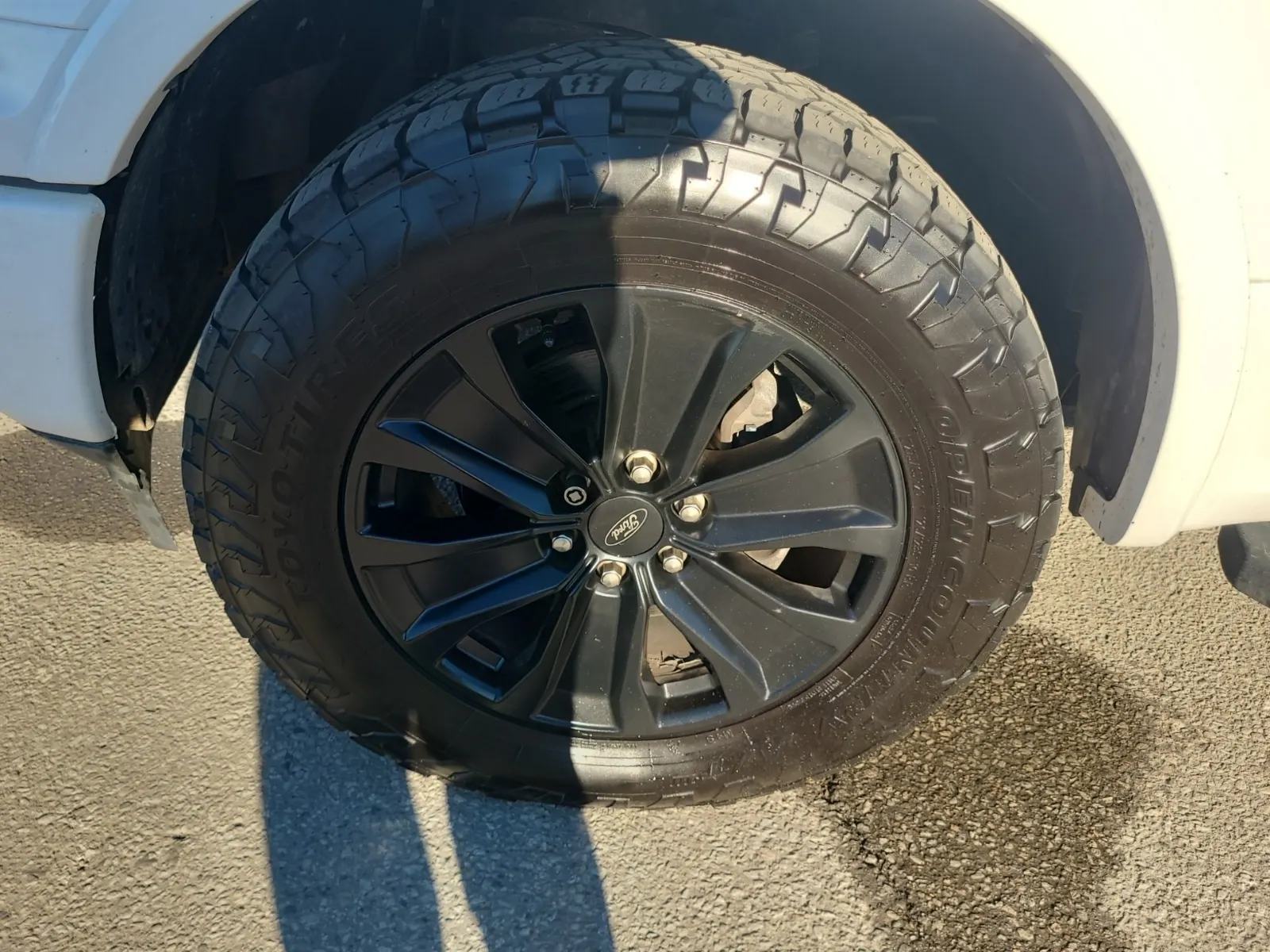 Front driver wheel/tire photo