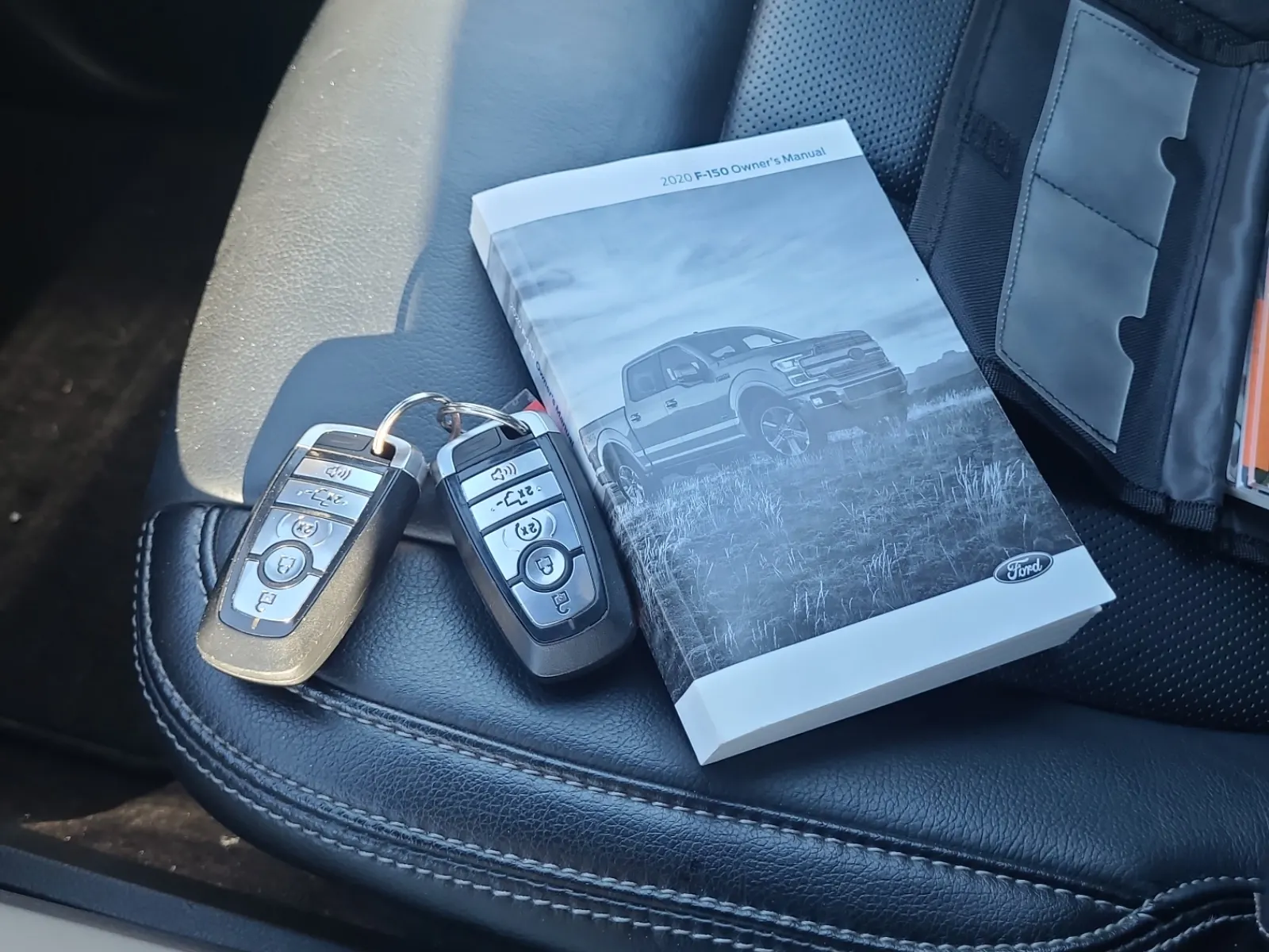 Keys/Fobs/Manual Photo