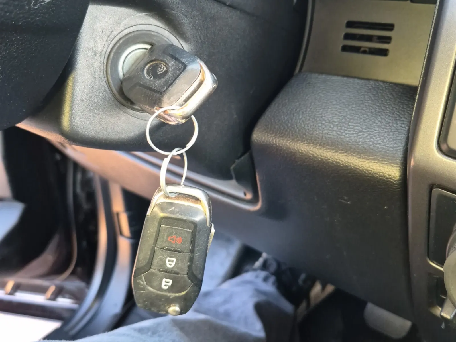 Keys/Fobs/Manual Photo