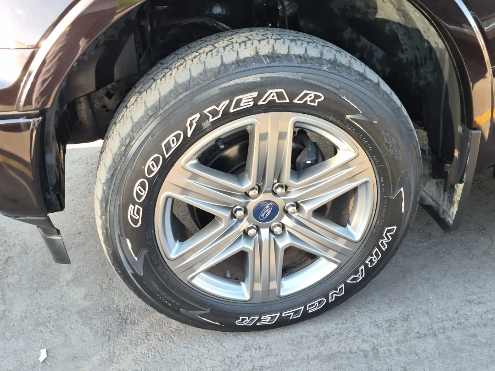 Front driver wheel/tire photo