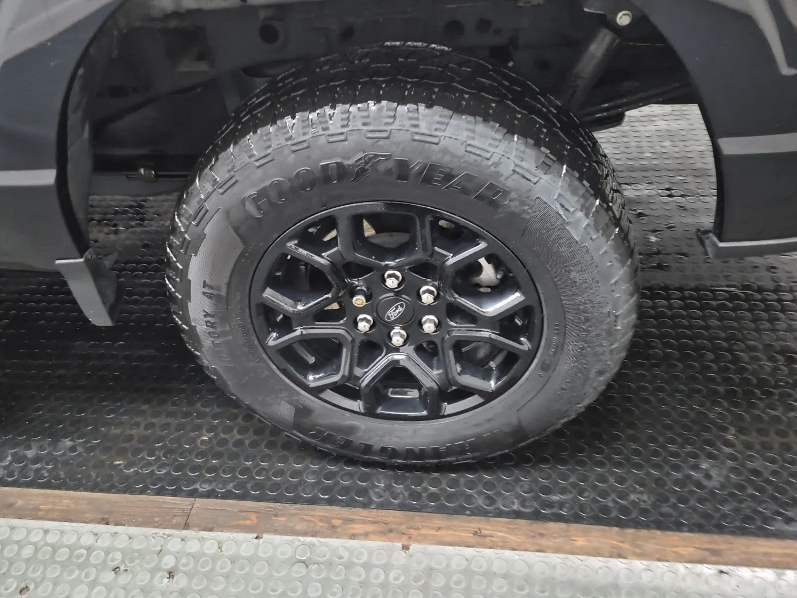 Left Rear Wheel/Tire Photo