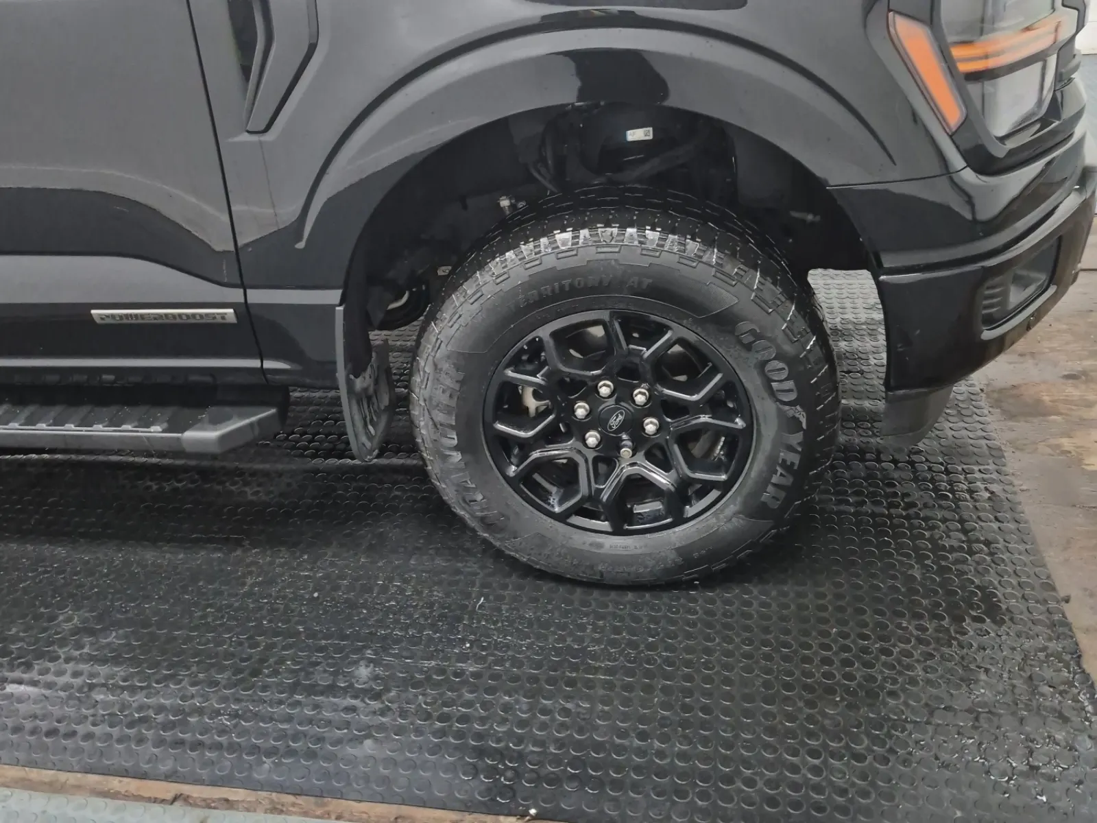 Right Front Wheel/Tire Photo