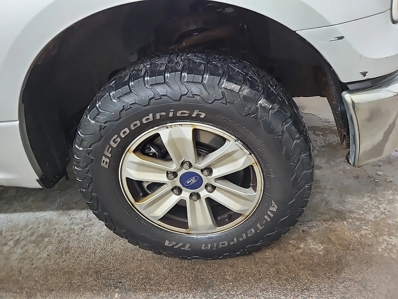 Right Front Wheel/Tire Photo