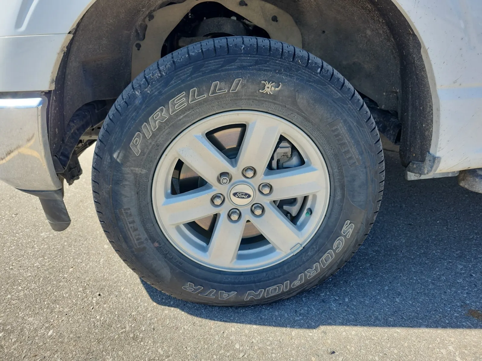 Front driver wheel/tire photo