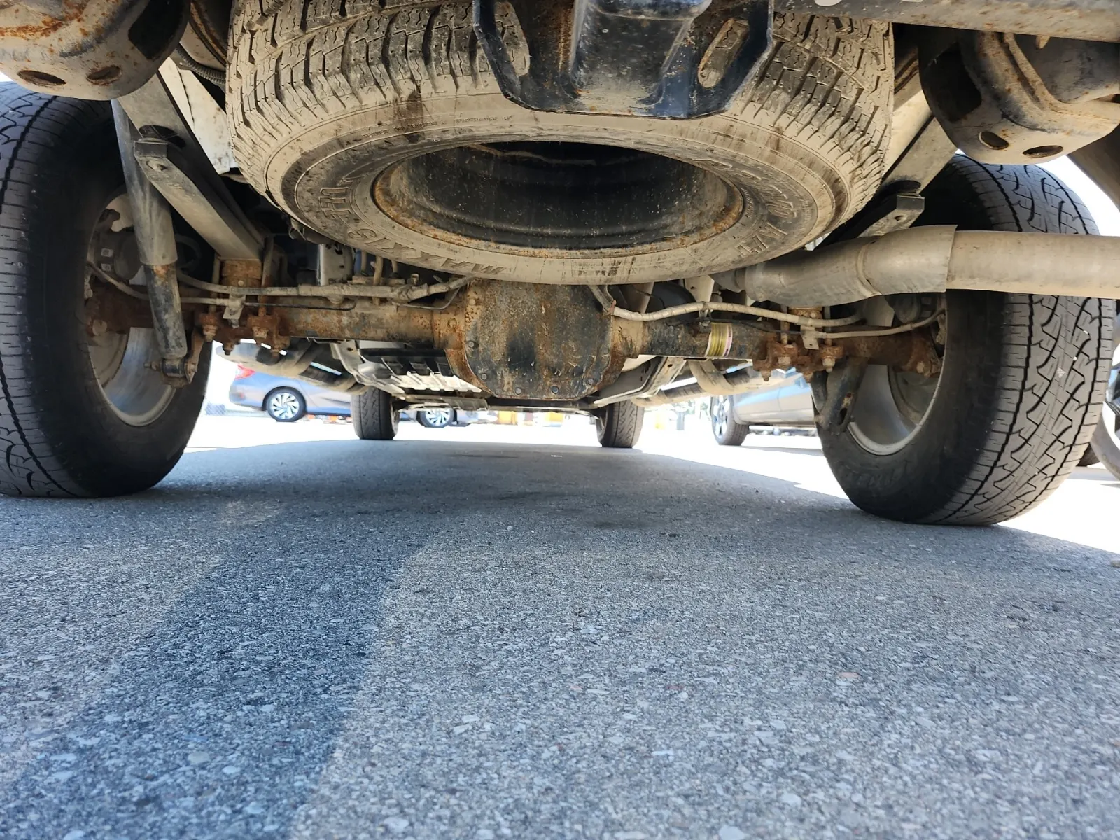 Undercarriage - Rear Photo