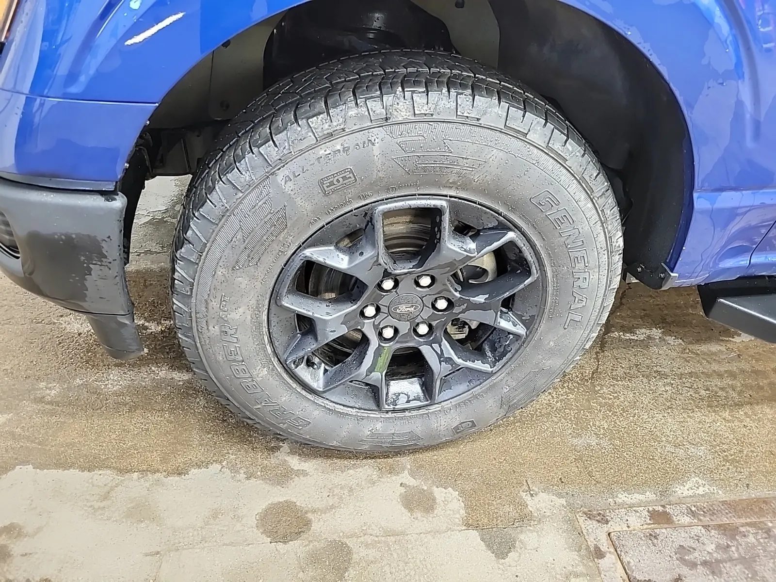Front driver wheel/tire photo