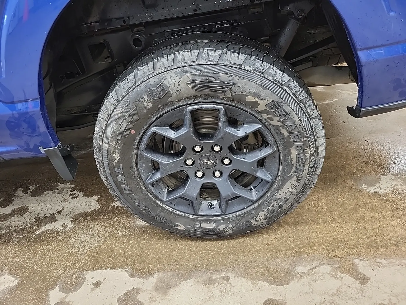 Left Rear Wheel/Tire Photo
