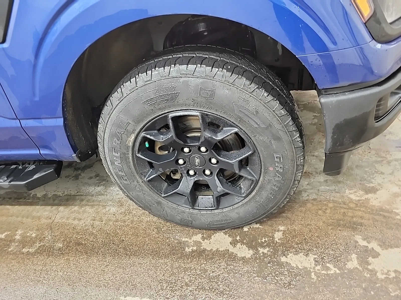 Right Front Wheel/Tire Photo