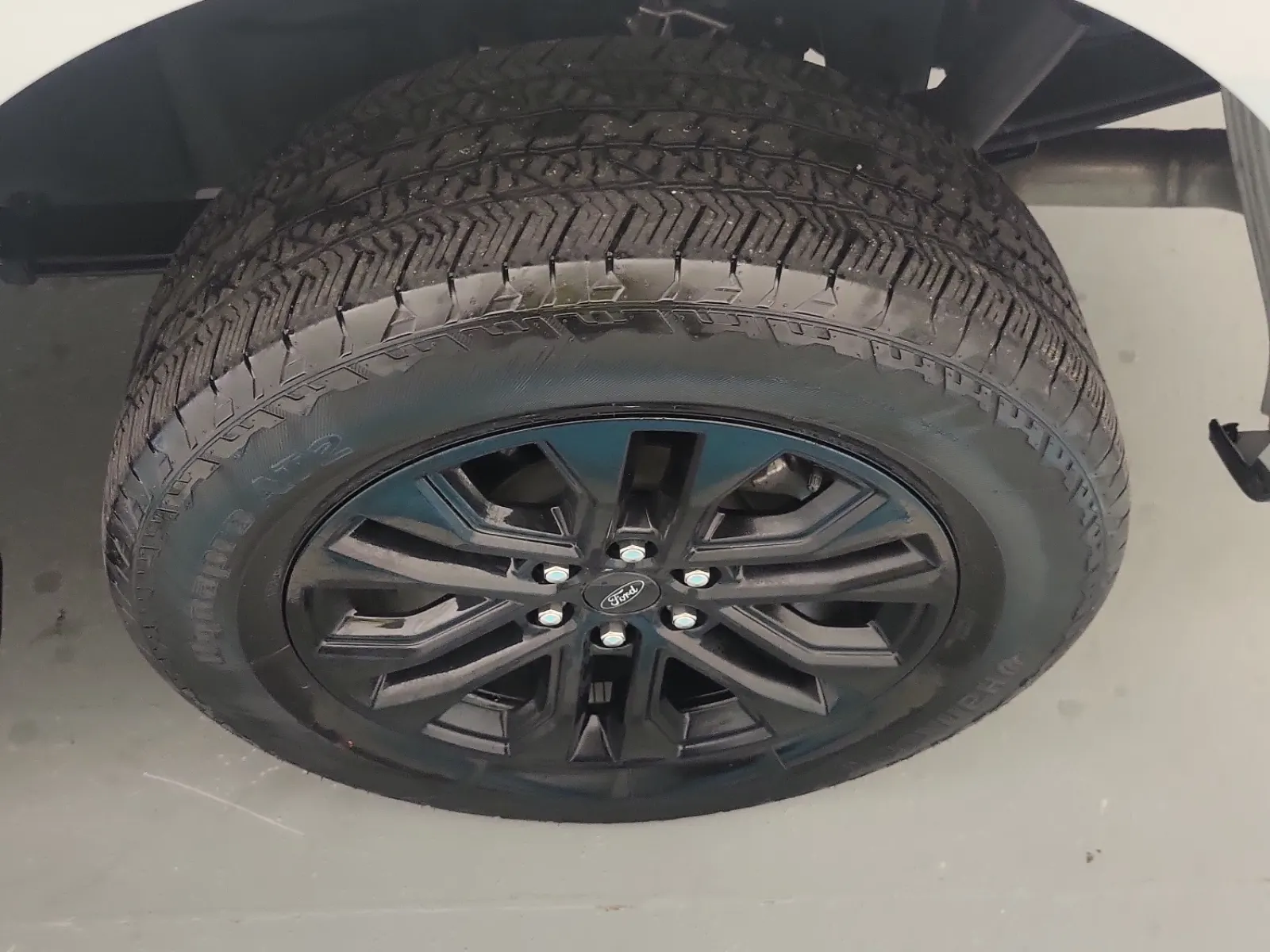 Left Rear Wheel/Tire Photo