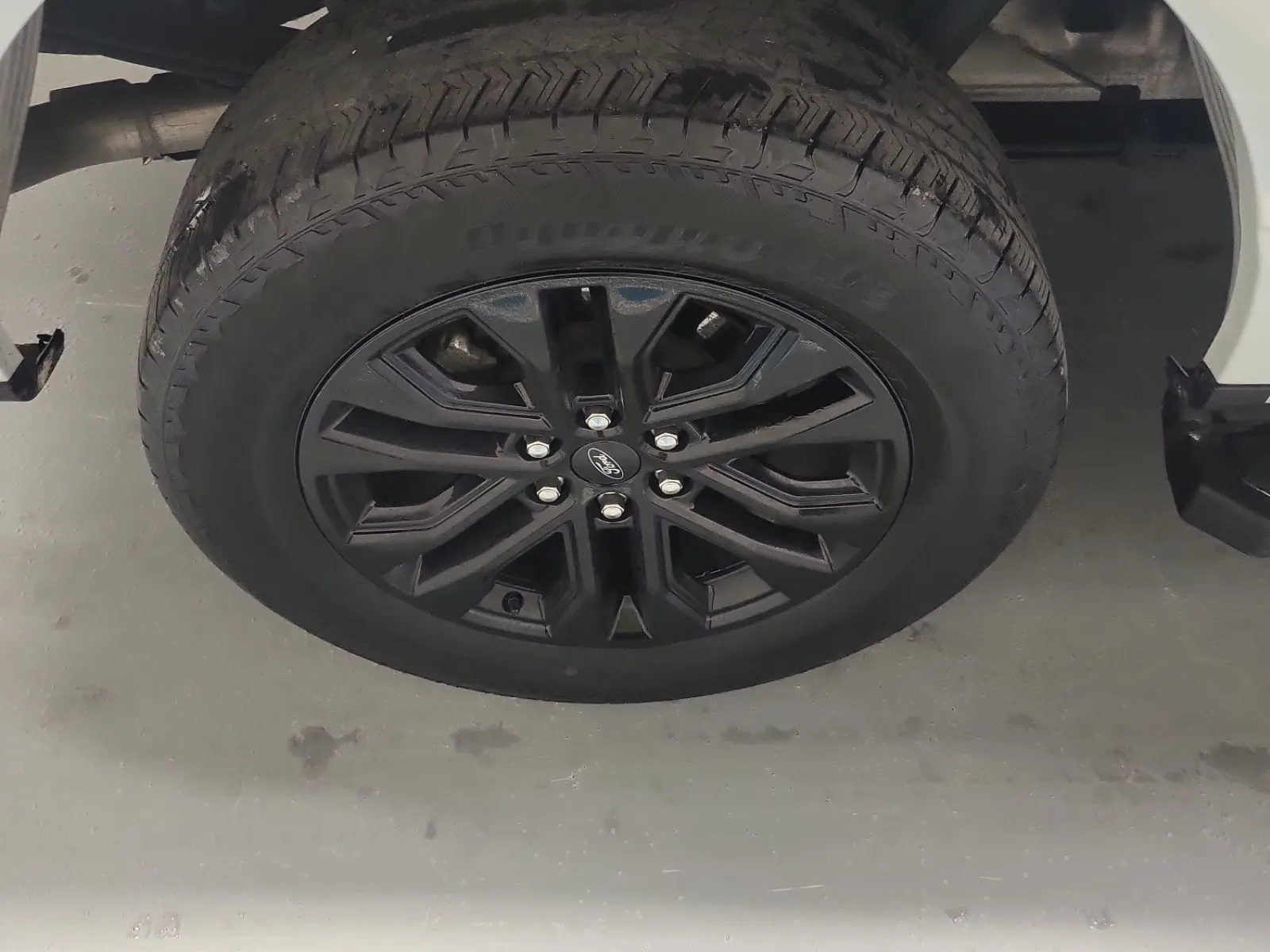 Right Rear Wheel/Tire Photo