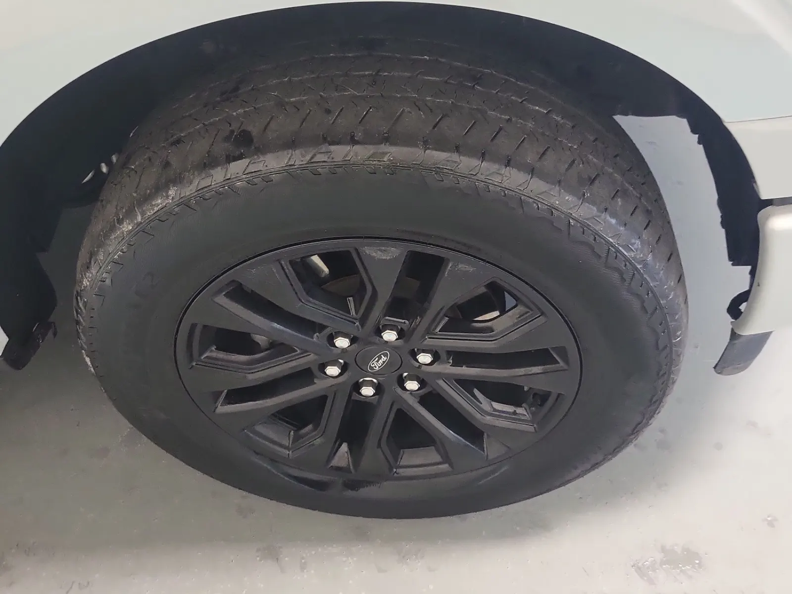Right Front Wheel/Tire Photo