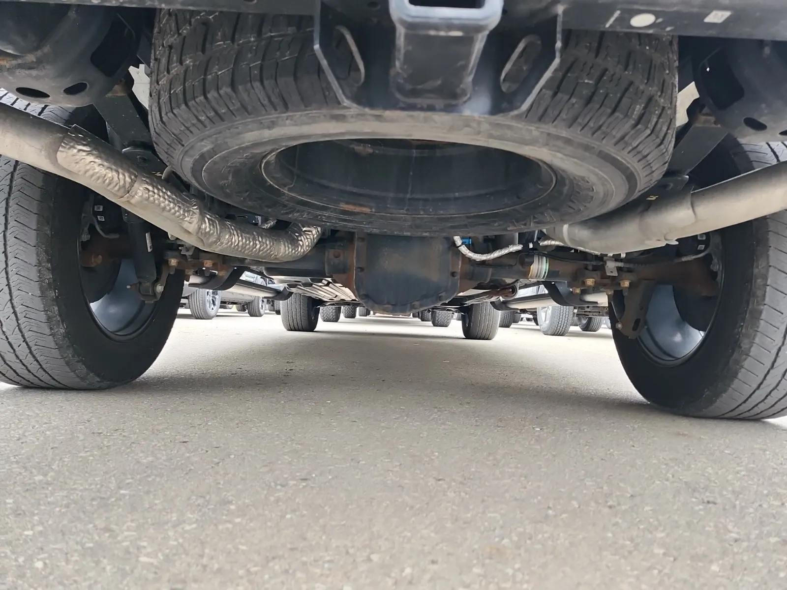 Undercarriage - Rear Photo