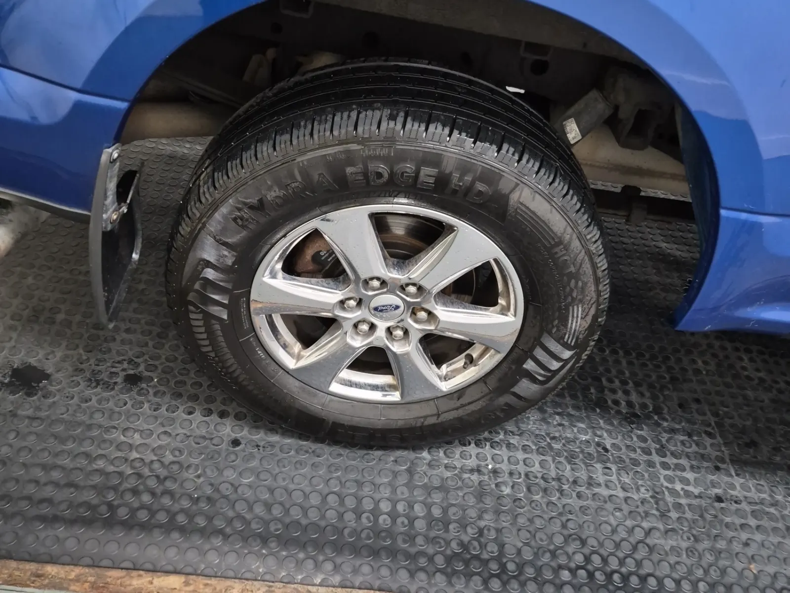 Right Rear Wheel/Tire Photo