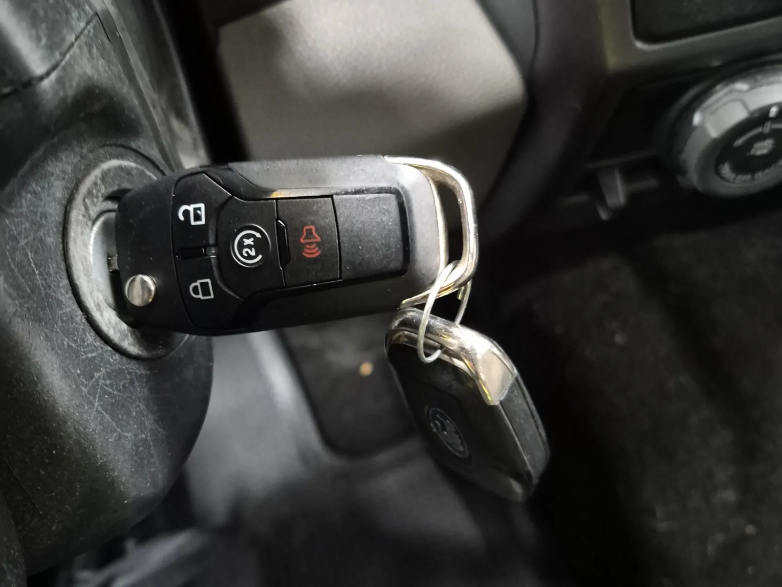 Keys/Fobs/Manual Photo