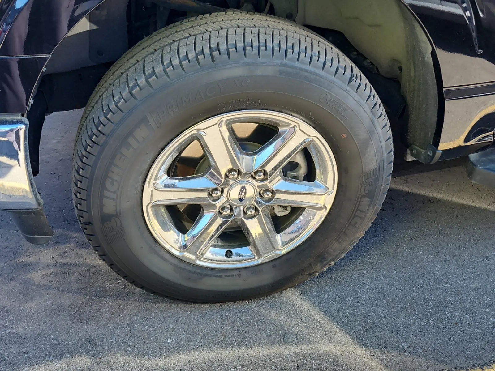 Front driver wheel/tire photo
