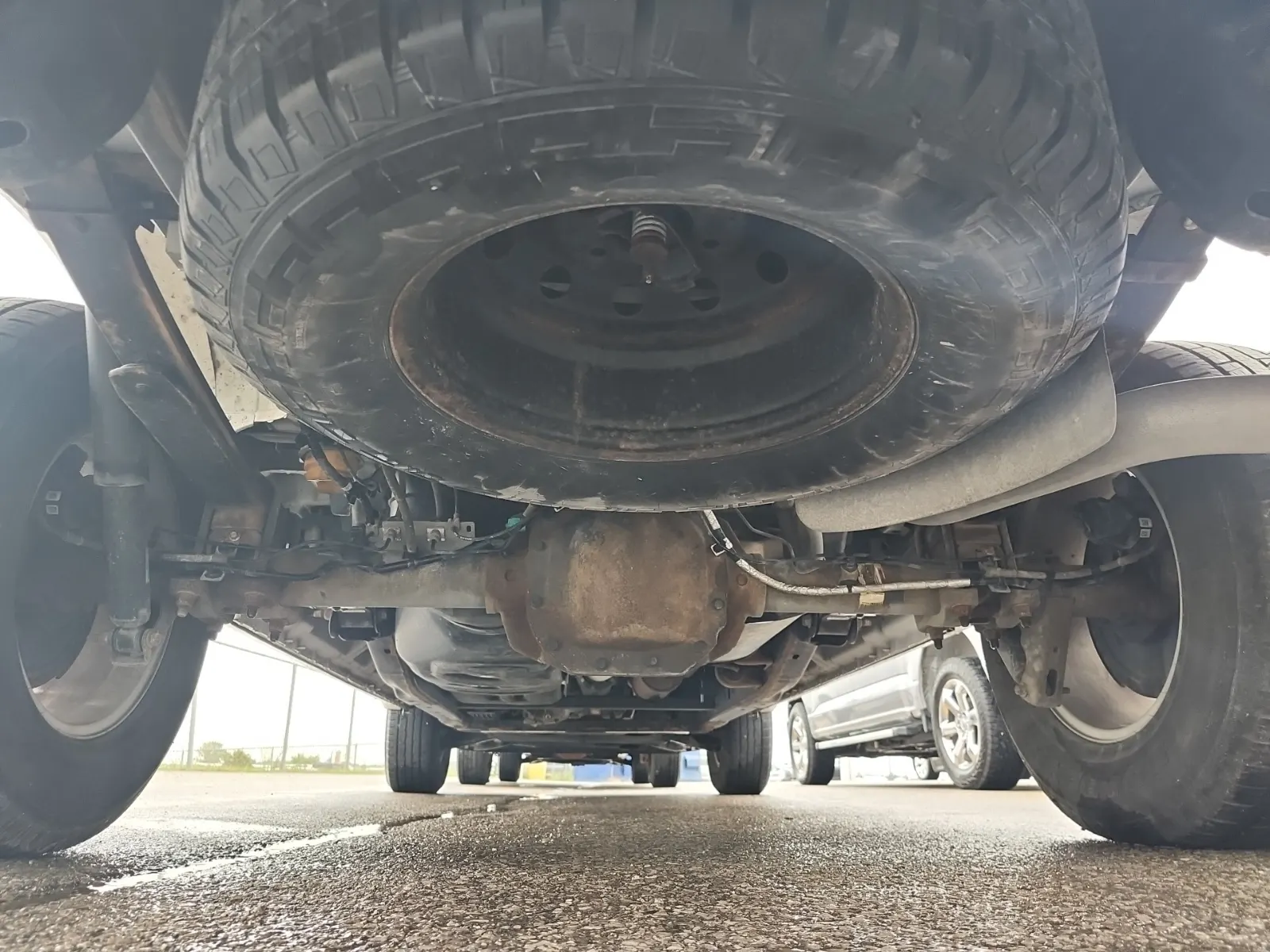 Undercarriage - Rear Photo