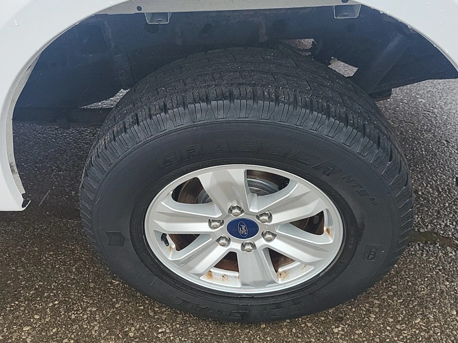 Left Rear Wheel/Tire Photo