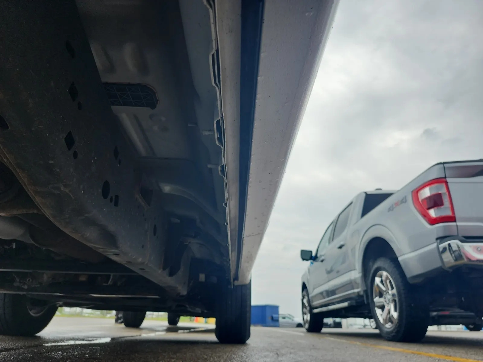 Undercarriage - Passenger Photo