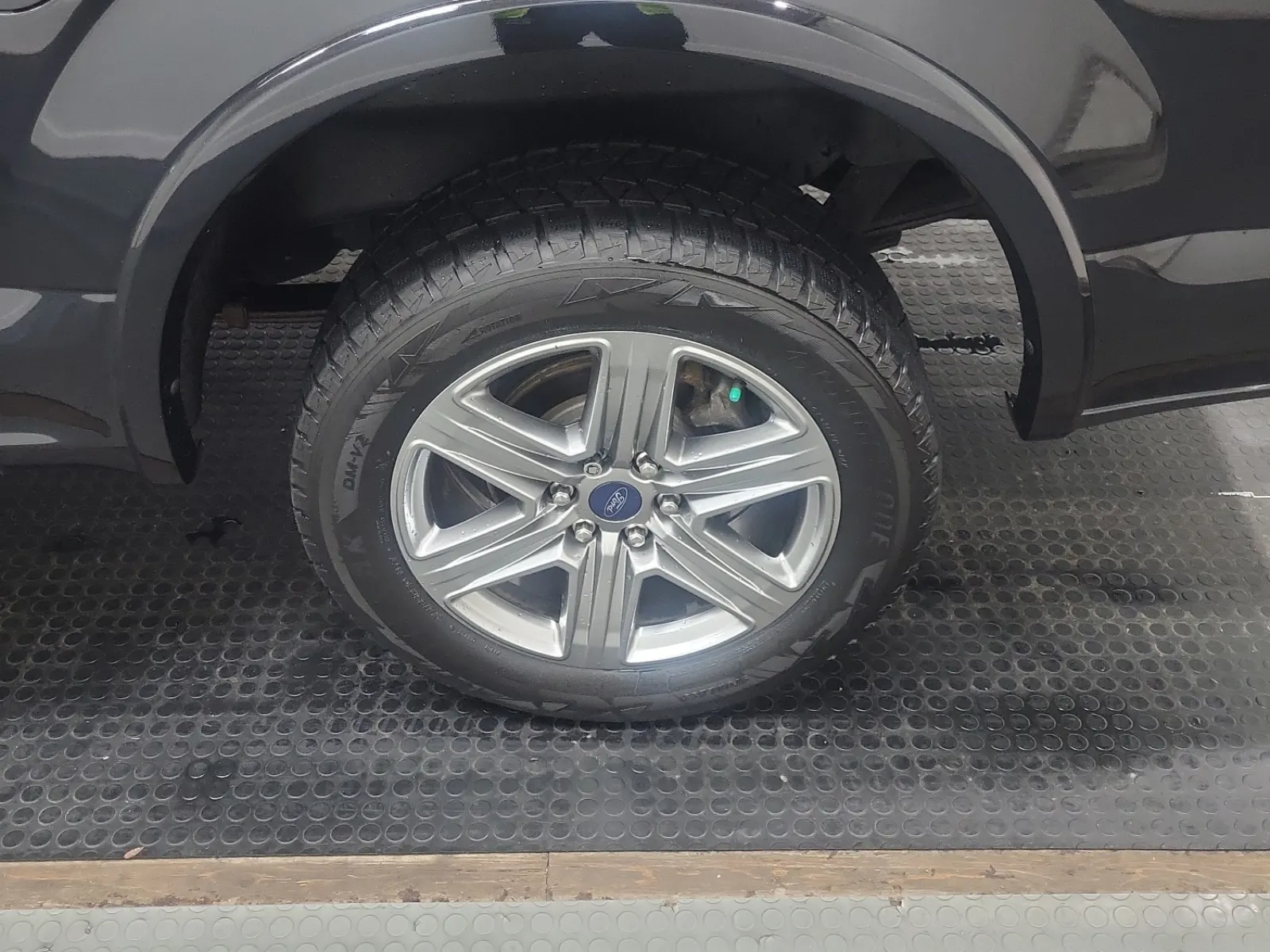 Left Rear Wheel/Tire Photo