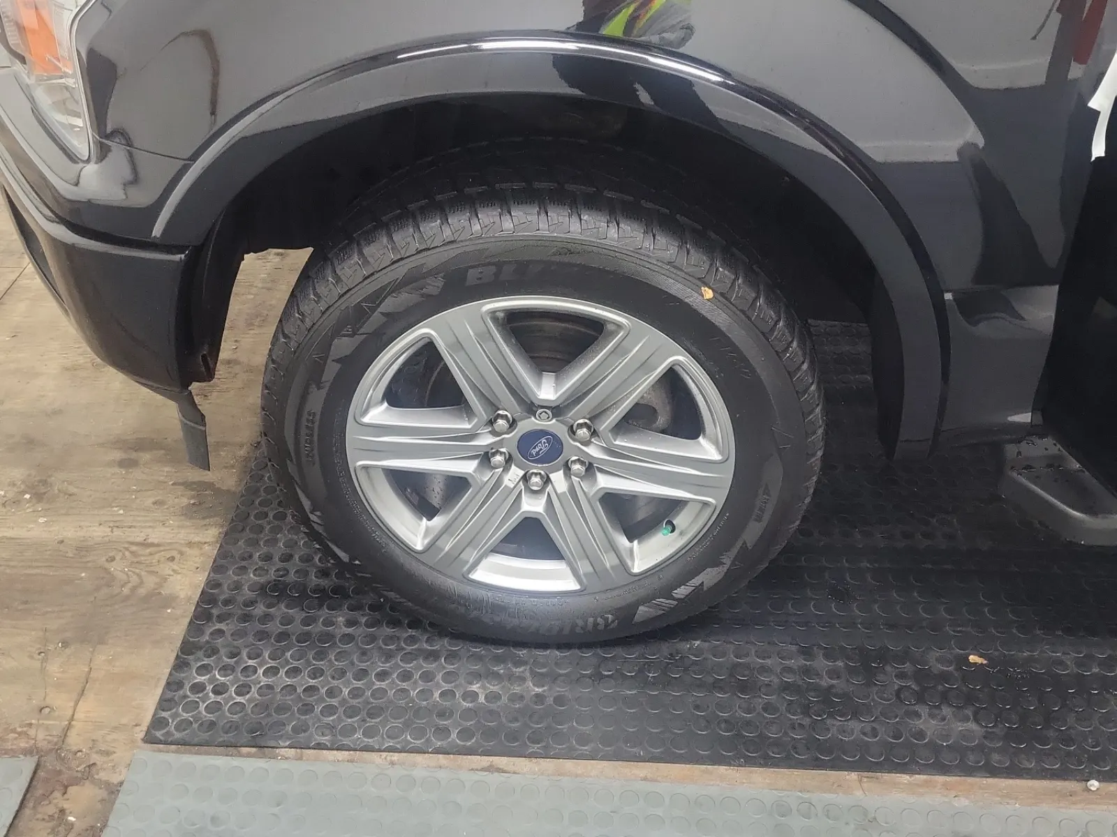 Front driver wheel/tire photo