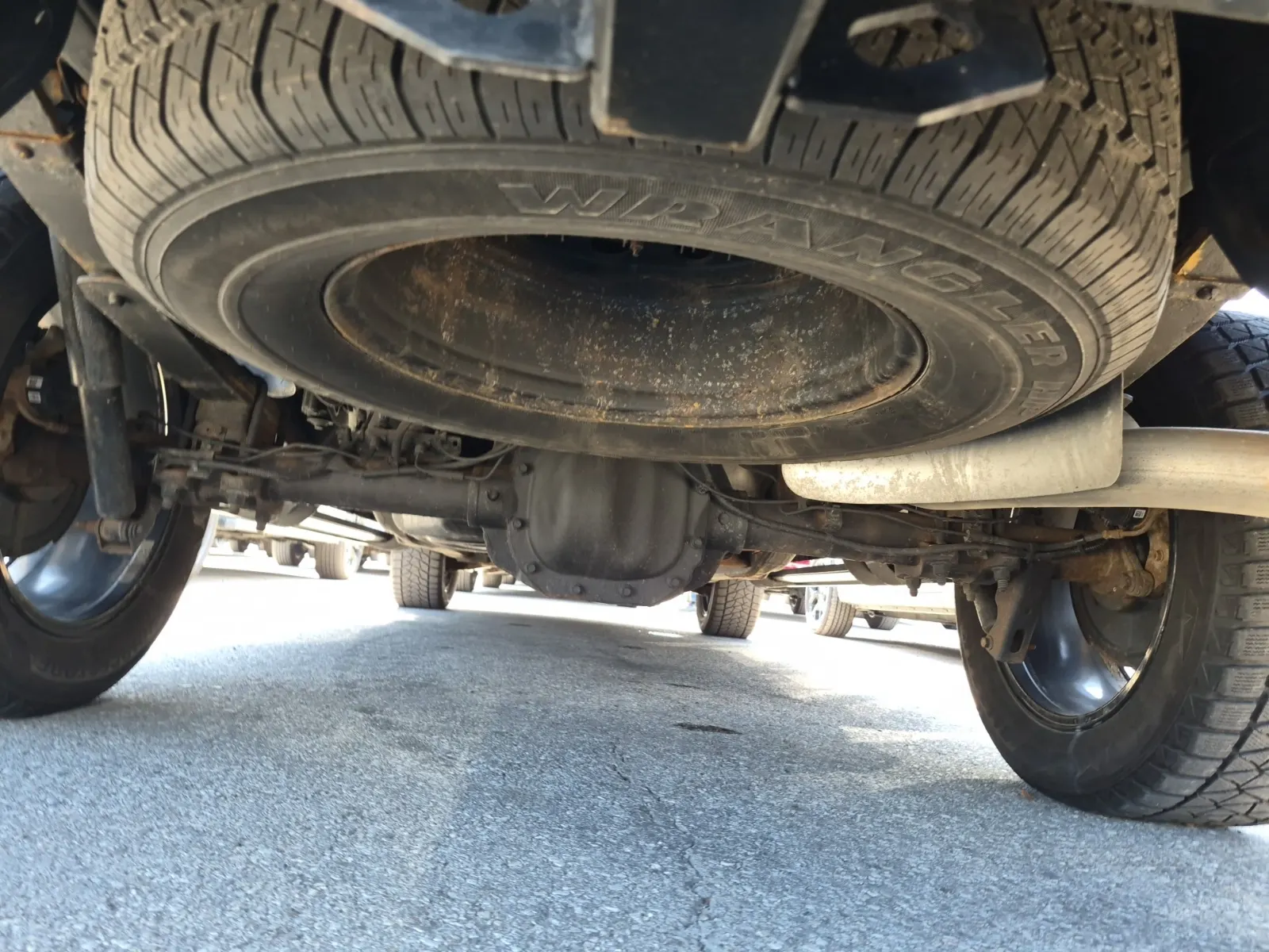 Undercarriage - Rear Photo