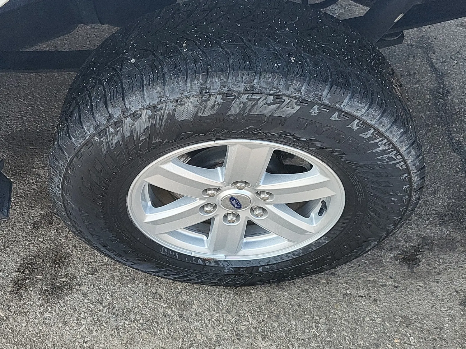 Left Rear Wheel/Tire Photo