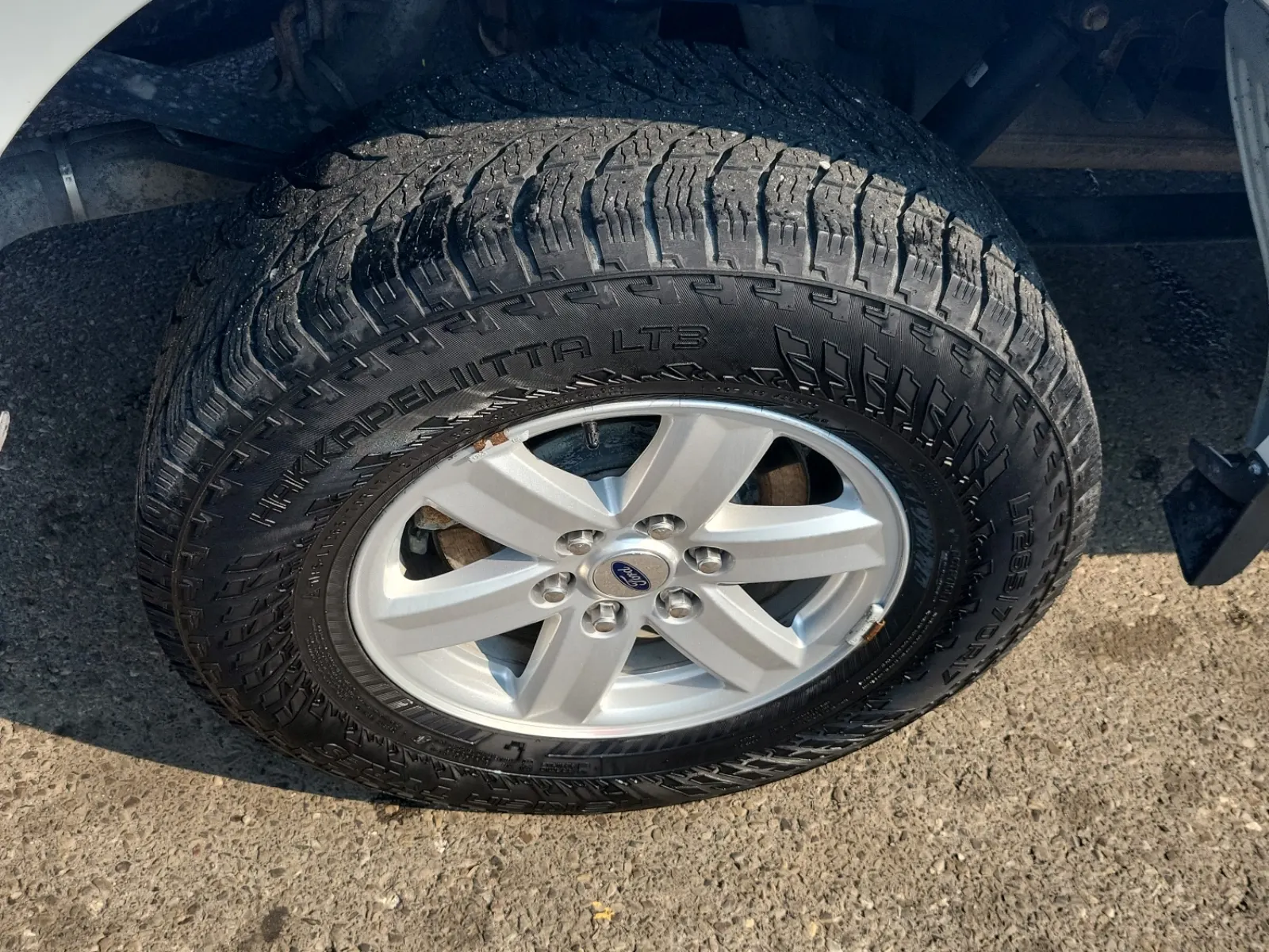 Right Rear Wheel/Tire Photo