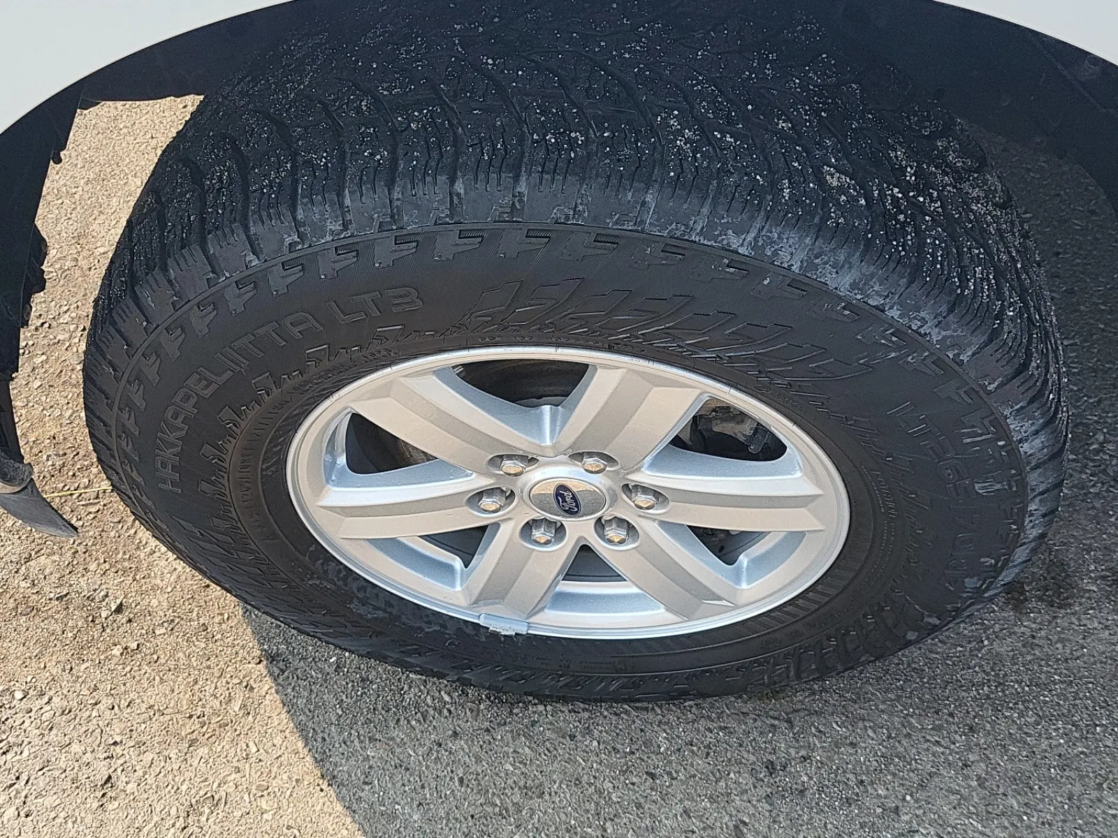 Front driver wheel/tire photo