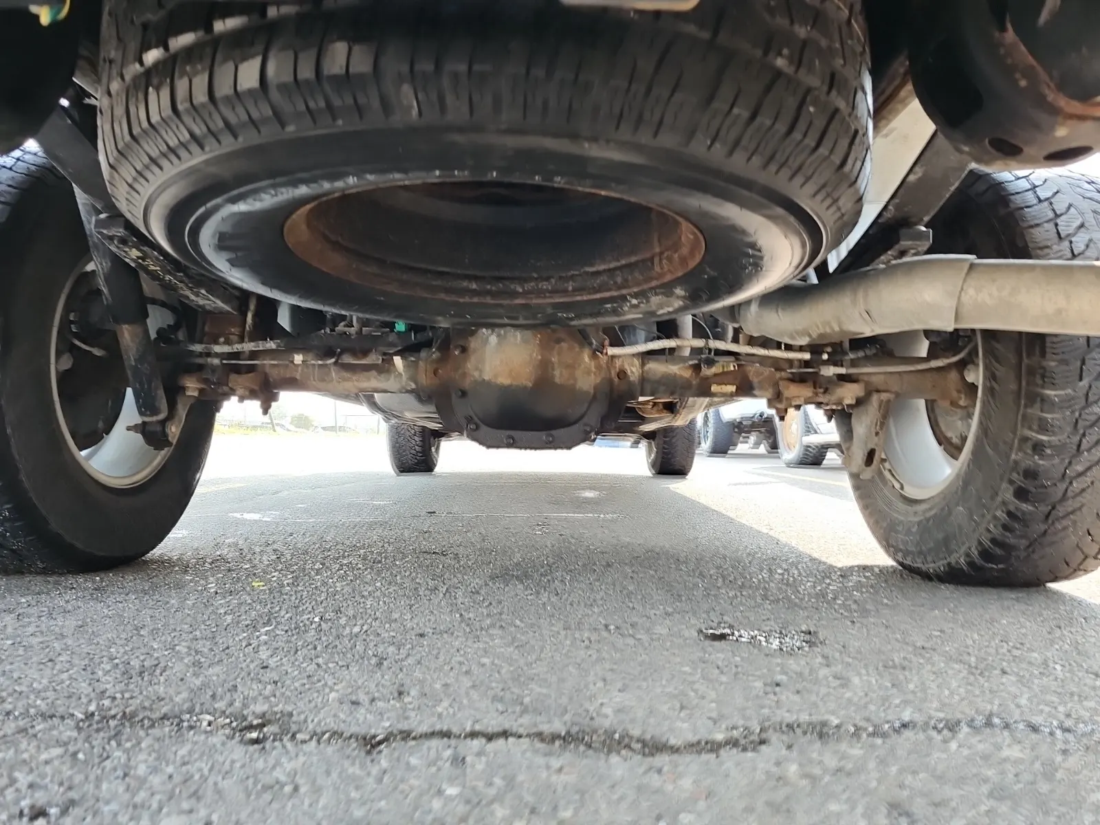 Undercarriage - Rear Photo