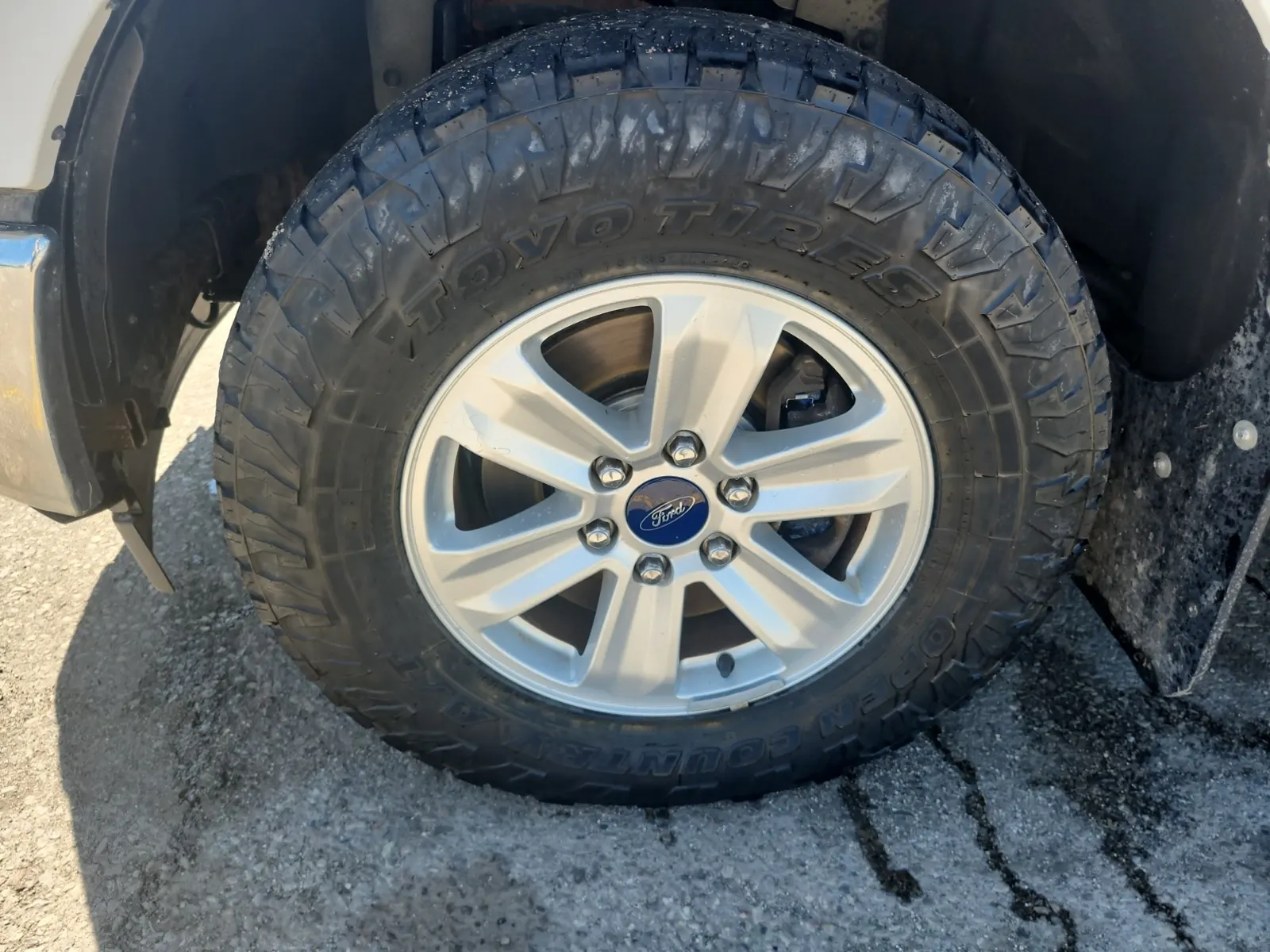 Front driver wheel/tire photo