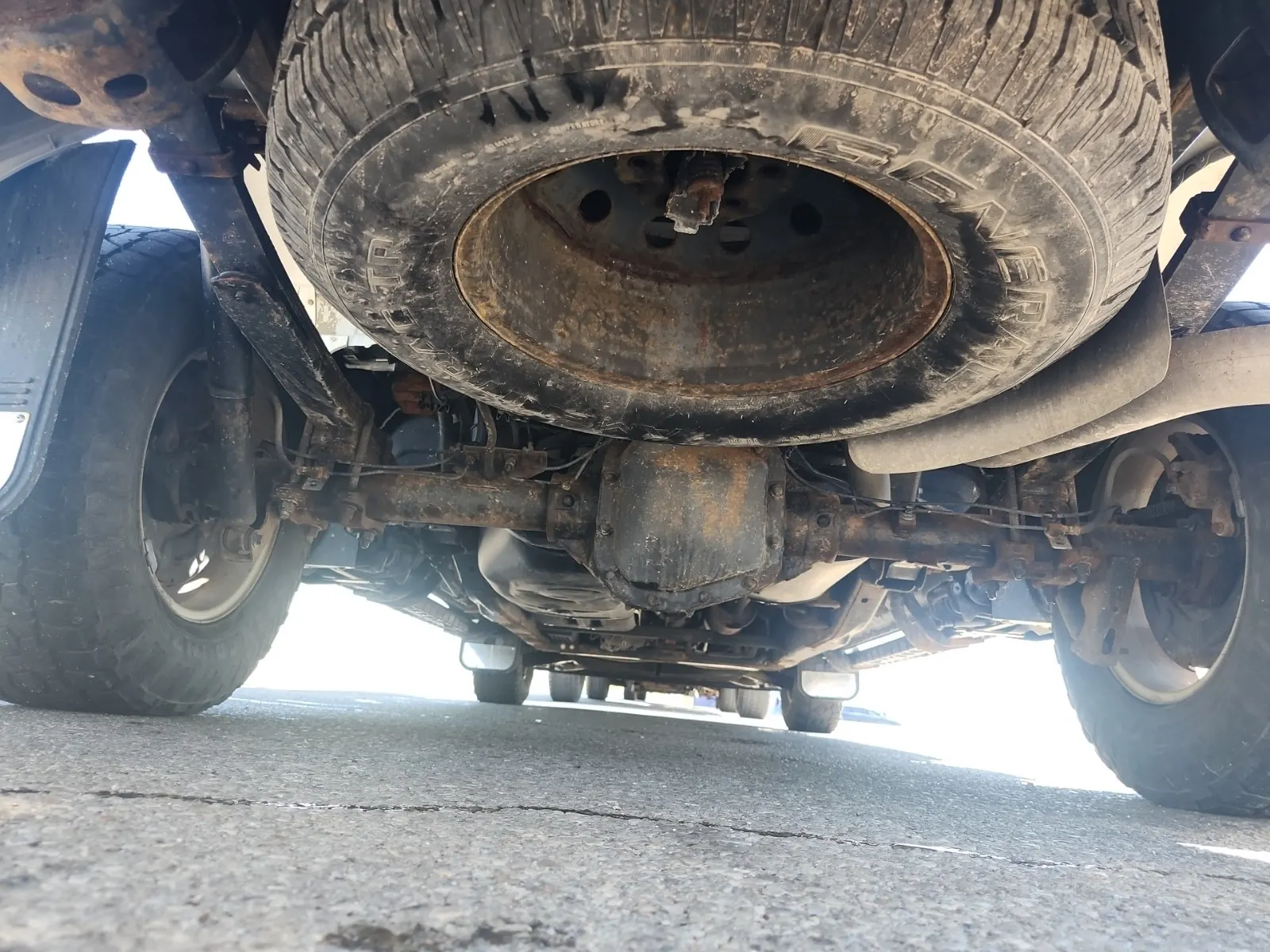 Undercarriage - Rear Photo