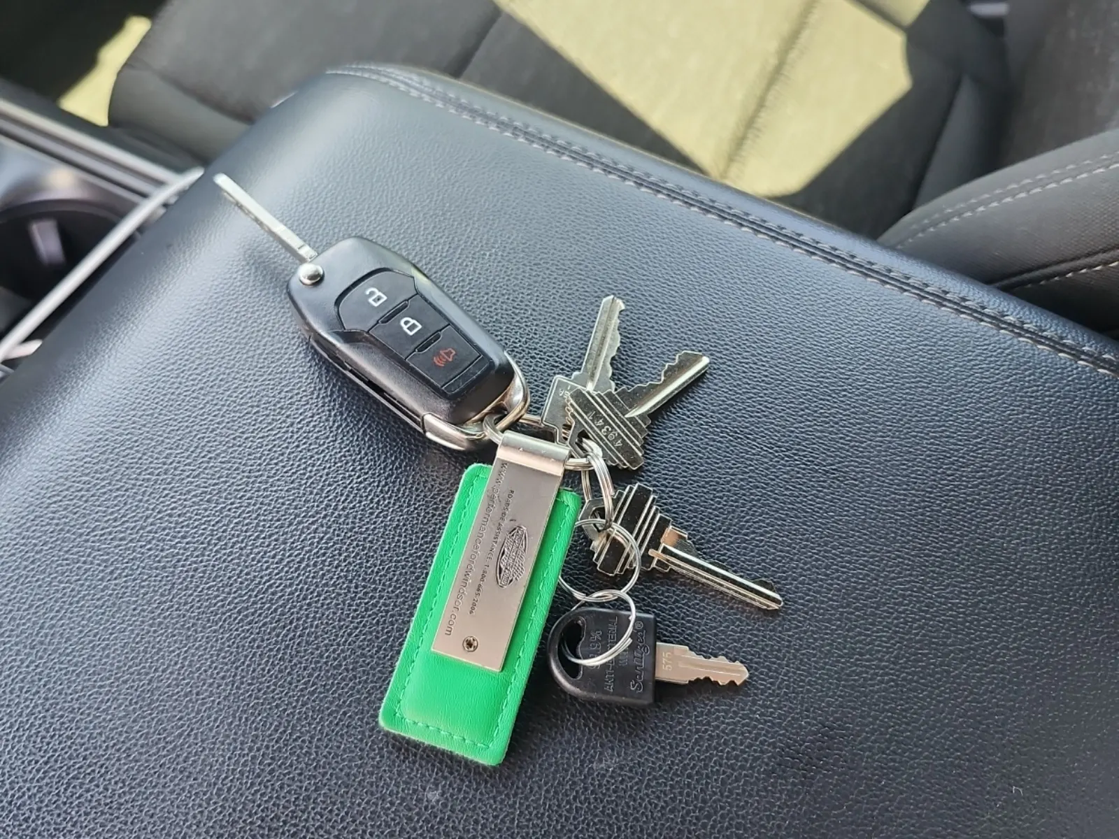 Keys/Fobs/Manual Photo