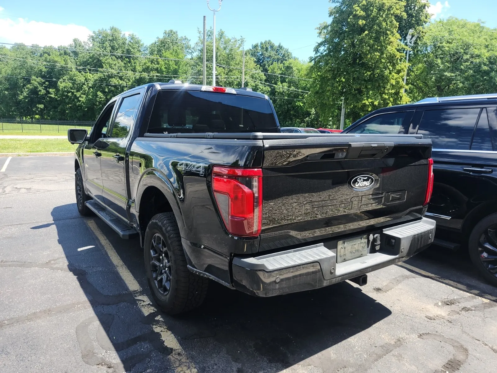 Driver Rear 3/4 Photo