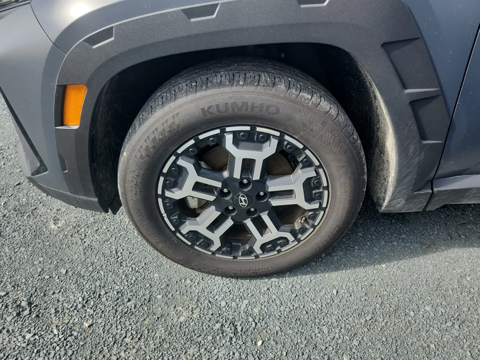 Front driver wheel/tire photo